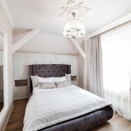 Lux Apartment On Duhnovicha Street .Free Parking. Ujgorod Dış mekan fotoğraf