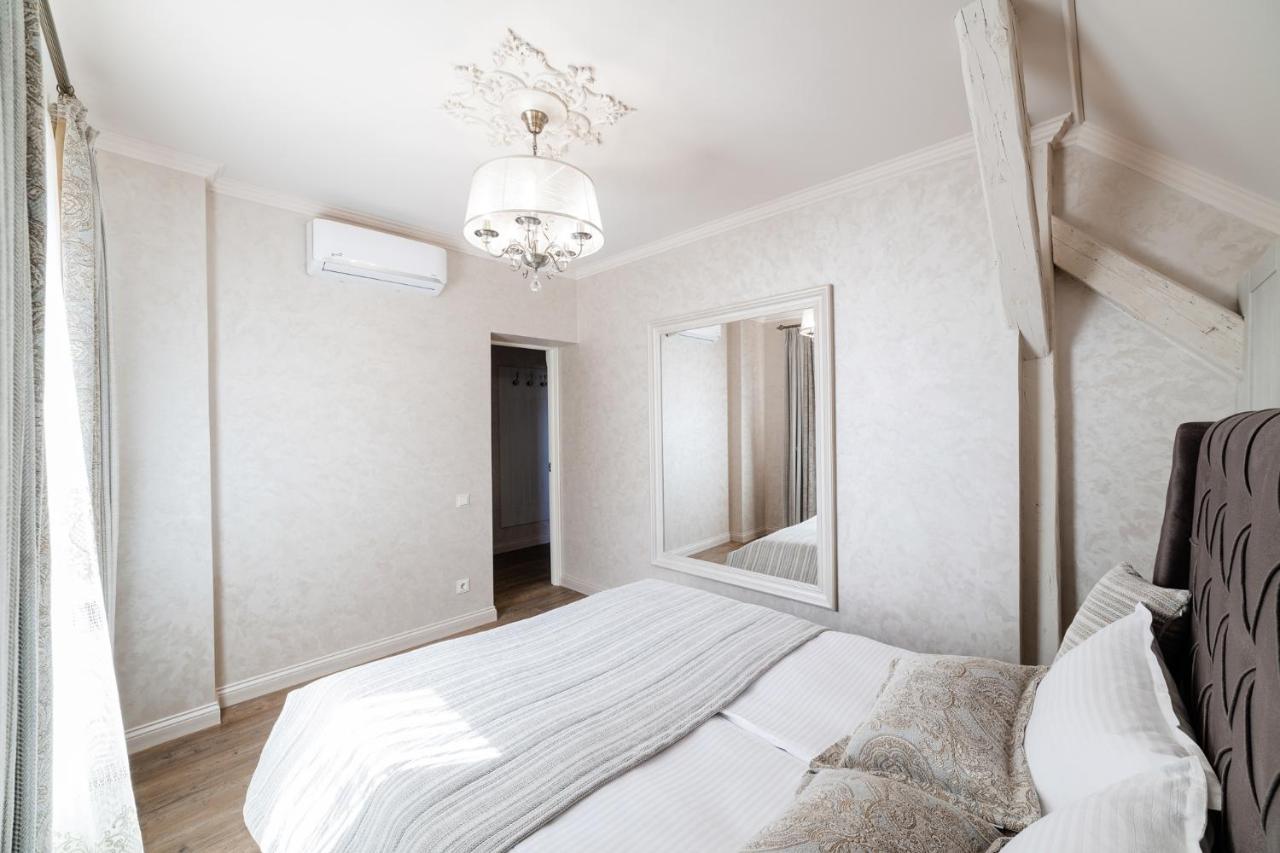 Lux Apartment On Duhnovicha Street .Free Parking. Ujgorod Dış mekan fotoğraf