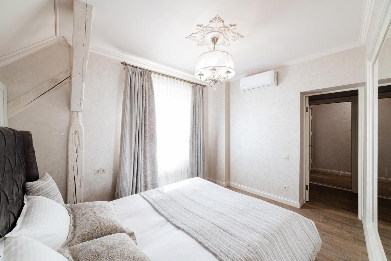 Lux Apartment On Duhnovicha Street .Free Parking. Ujgorod Dış mekan fotoğraf