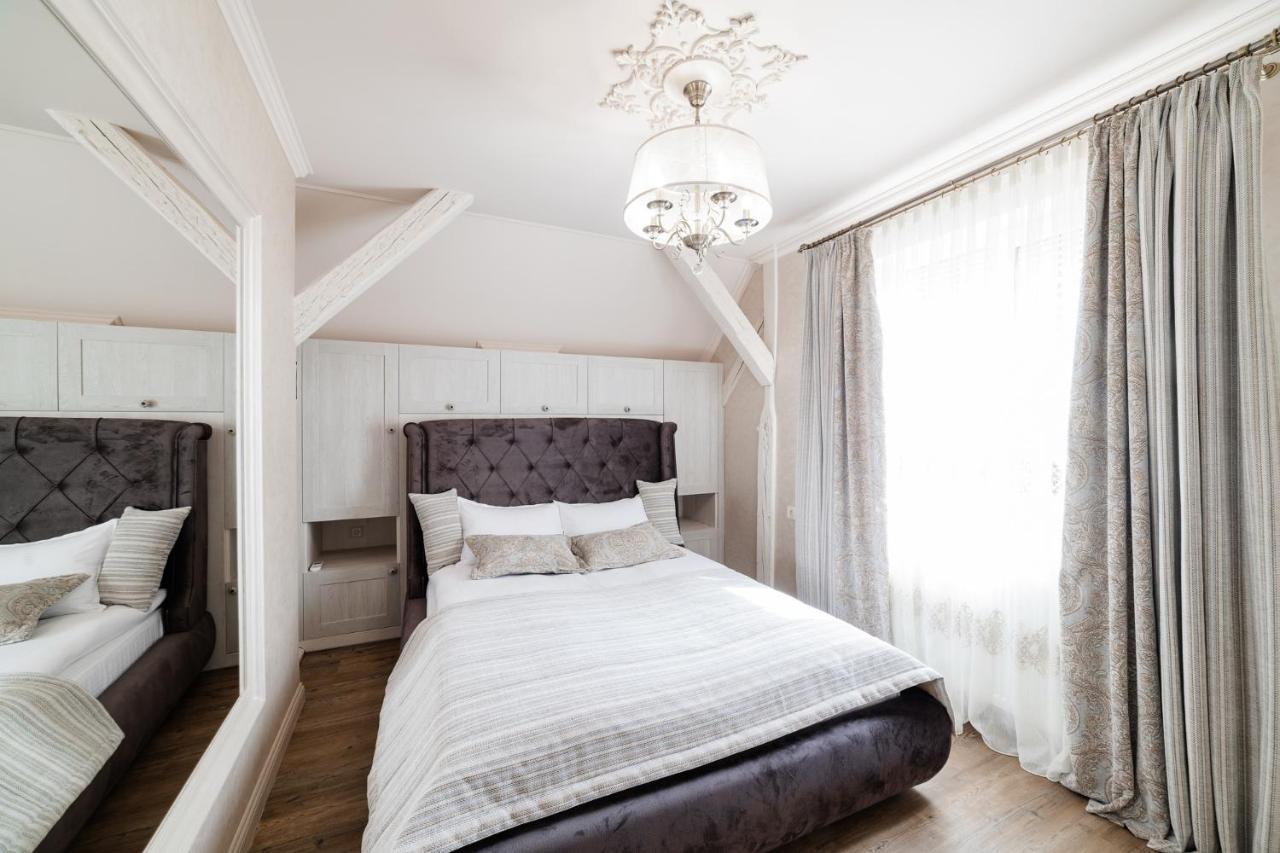 Lux Apartment On Duhnovicha Street .Free Parking. Ujgorod Dış mekan fotoğraf