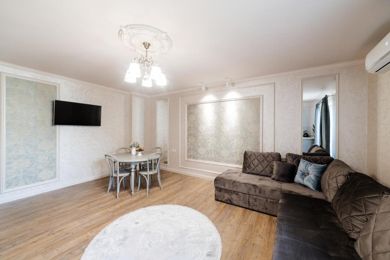 Lux Apartment On Duhnovicha Street .Free Parking. Ujgorod Dış mekan fotoğraf