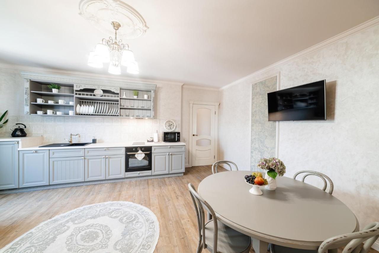 Lux Apartment On Duhnovicha Street .Free Parking. Ujgorod Dış mekan fotoğraf