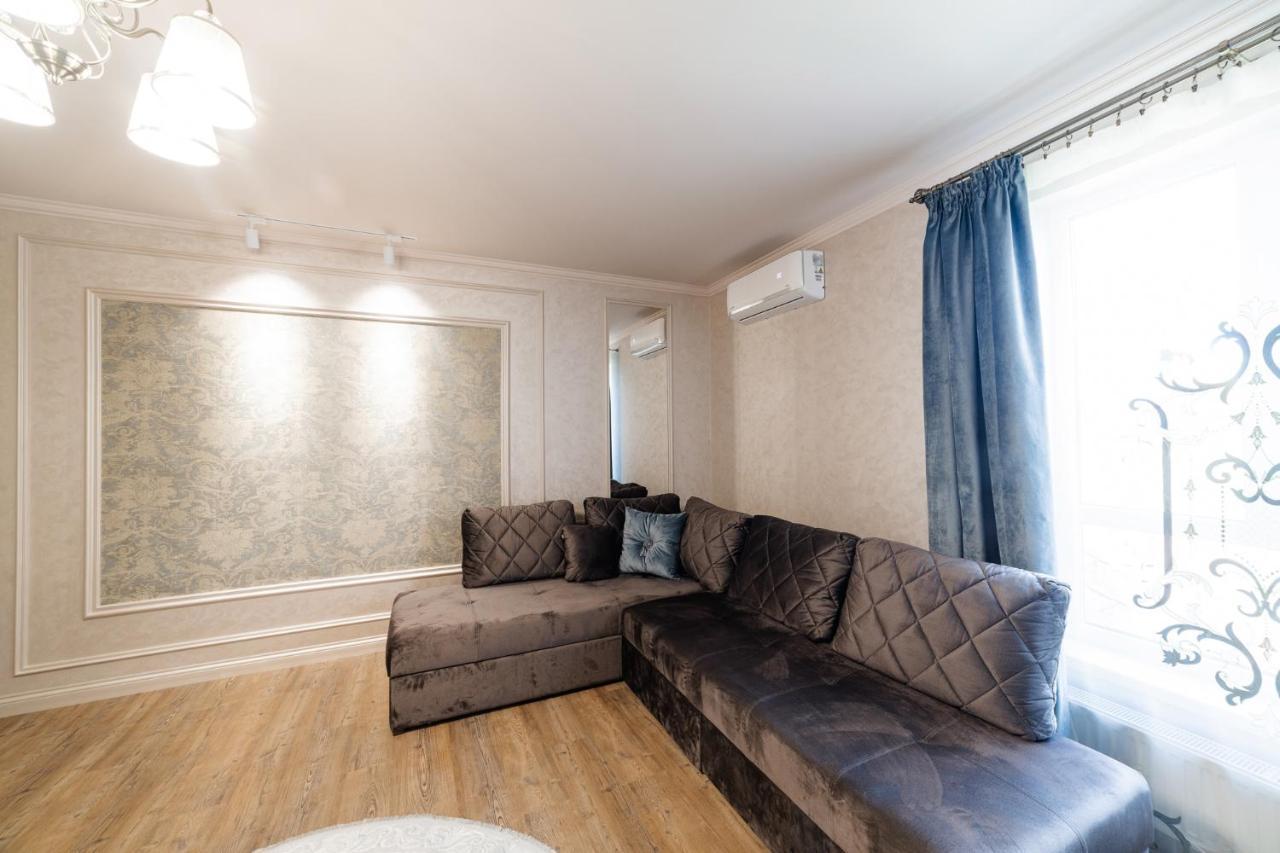 Lux Apartment On Duhnovicha Street .Free Parking. Ujgorod Dış mekan fotoğraf