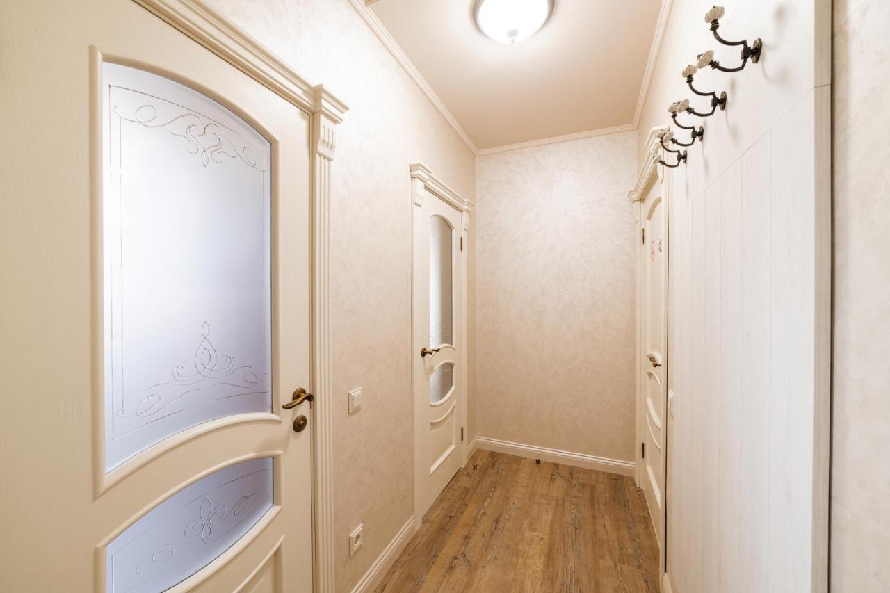 Lux Apartment On Duhnovicha Street .Free Parking. Ujgorod Dış mekan fotoğraf